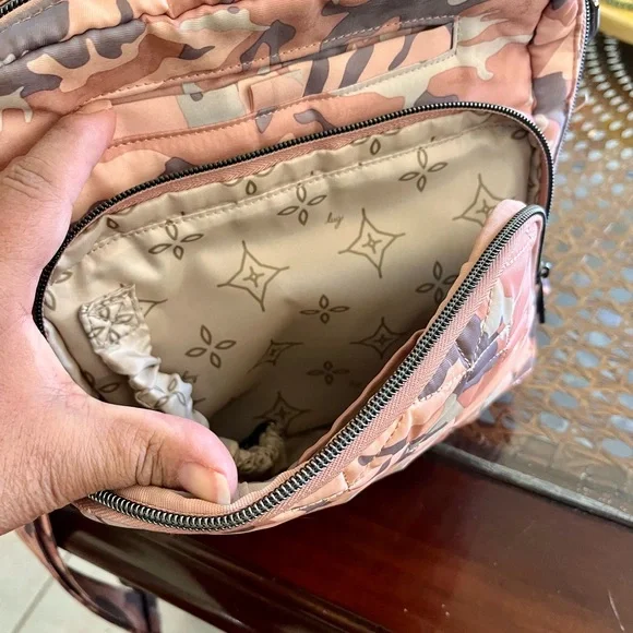 Lug Ranger Pink Camo purse - Picture 8 of 13